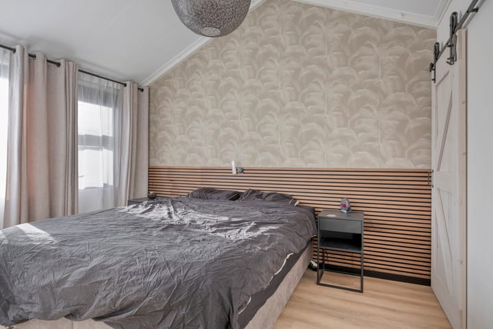 Photo 19 of Ornament 9