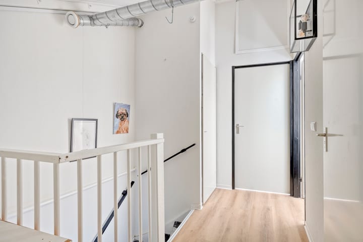 Photo 18 of Ornament 9