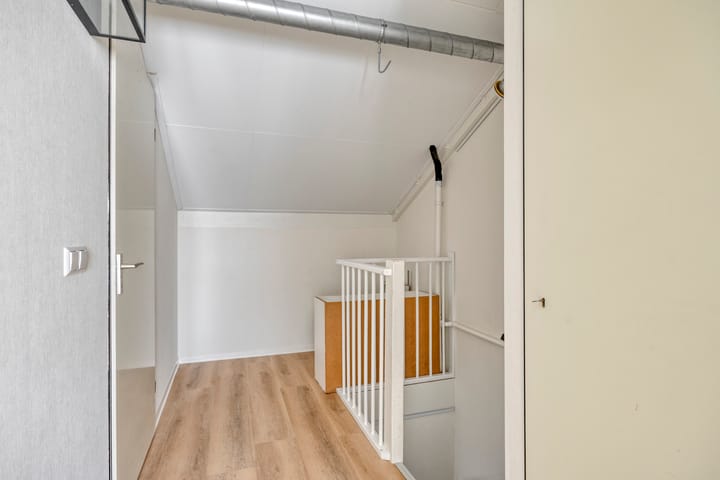 Photo 17 of Ornament 9