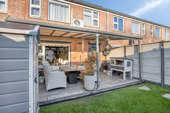 Photo 27 of Ornament 9