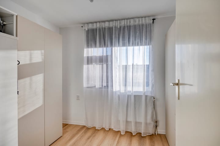 Photo 25 of Ornament 9