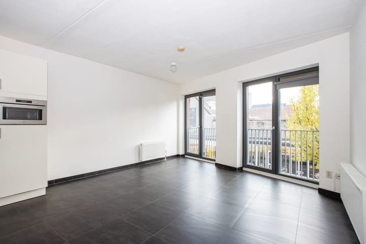 Photo 2 of van Kinsbergenstraat 2-02