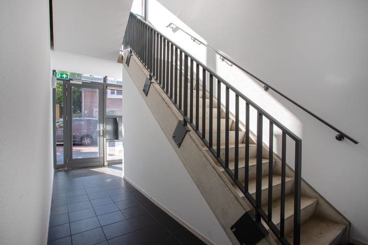 Photo 4 of van Kinsbergenstraat 2-02