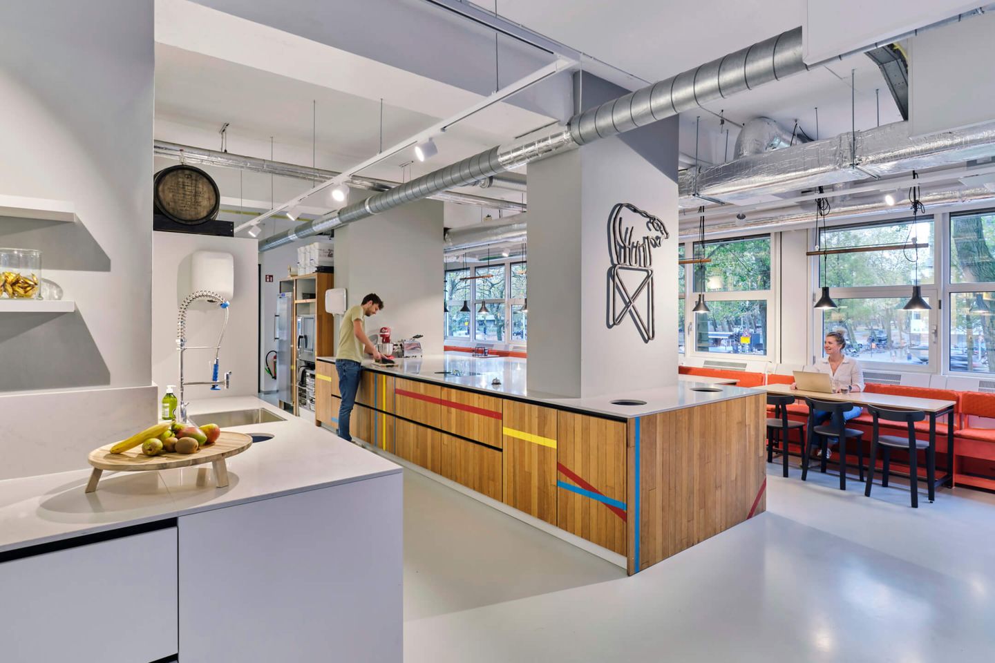 View photo 3 of Mensinge 2