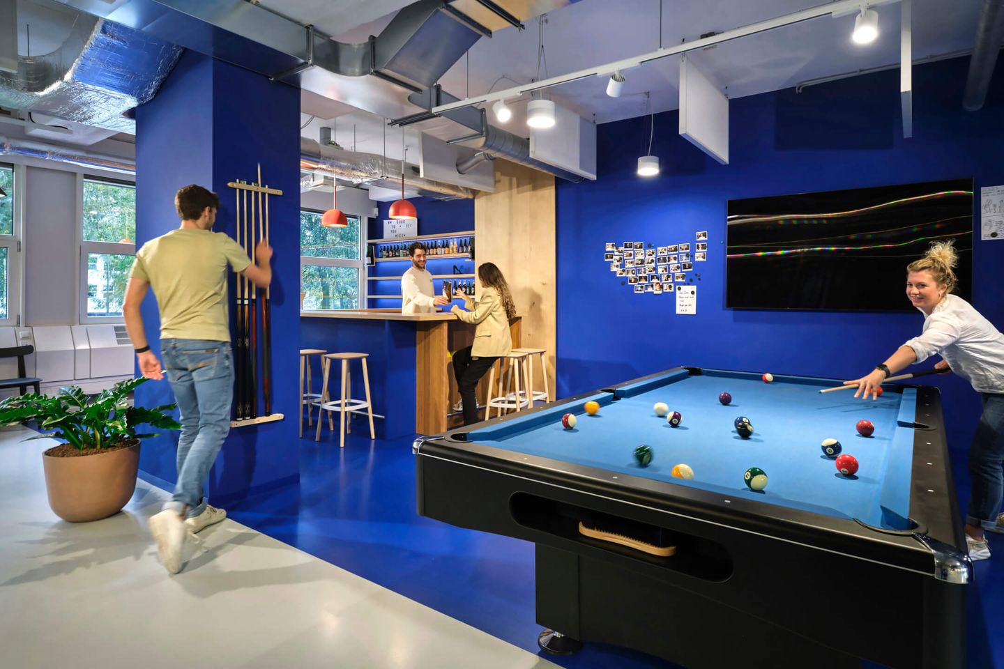 View photo 4 of Mensinge 2