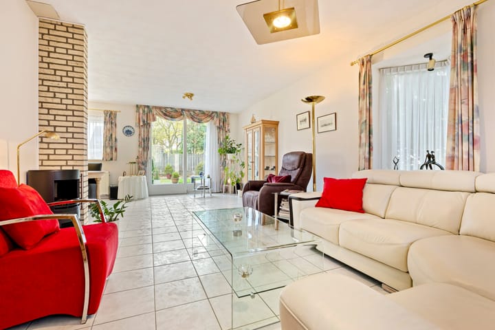 Photo 2 of Karekiet 12