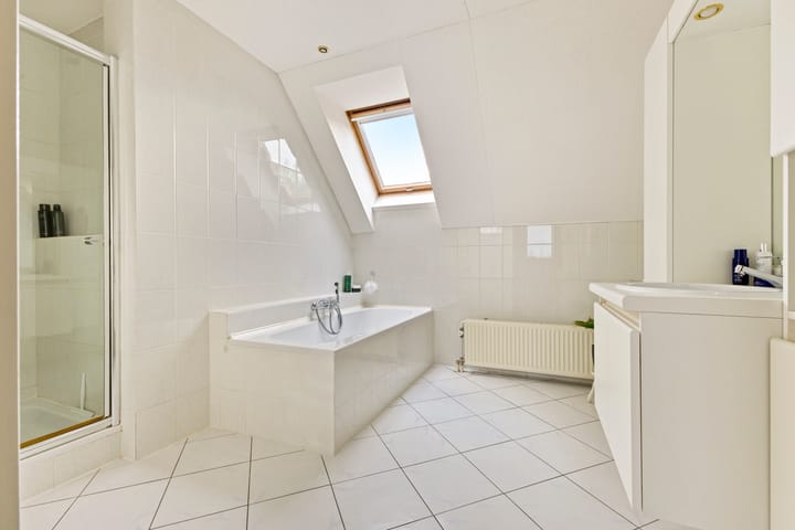 Photo 3 of Karekiet 12