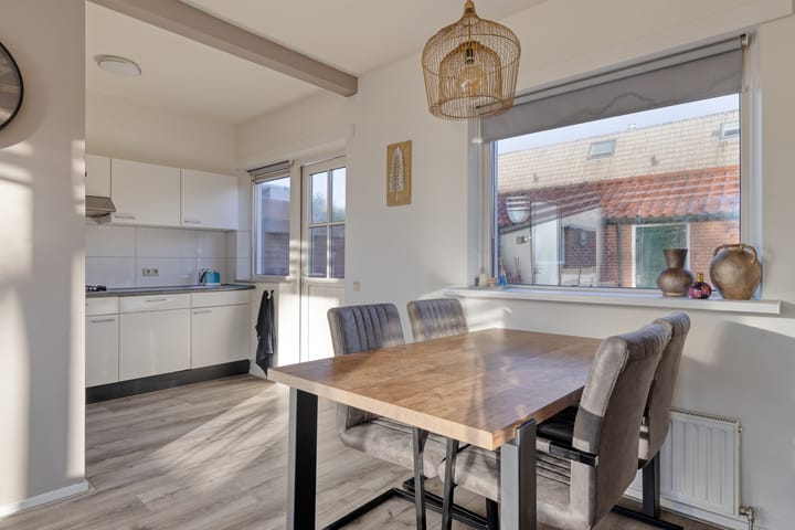 Photo 12 of Vondellaan 23