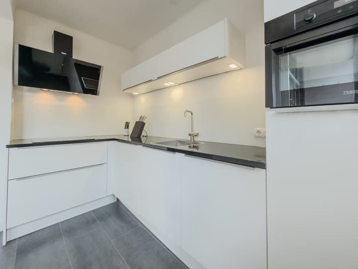 Photo 17 of Dirk van Wassenaarstraat 12-B