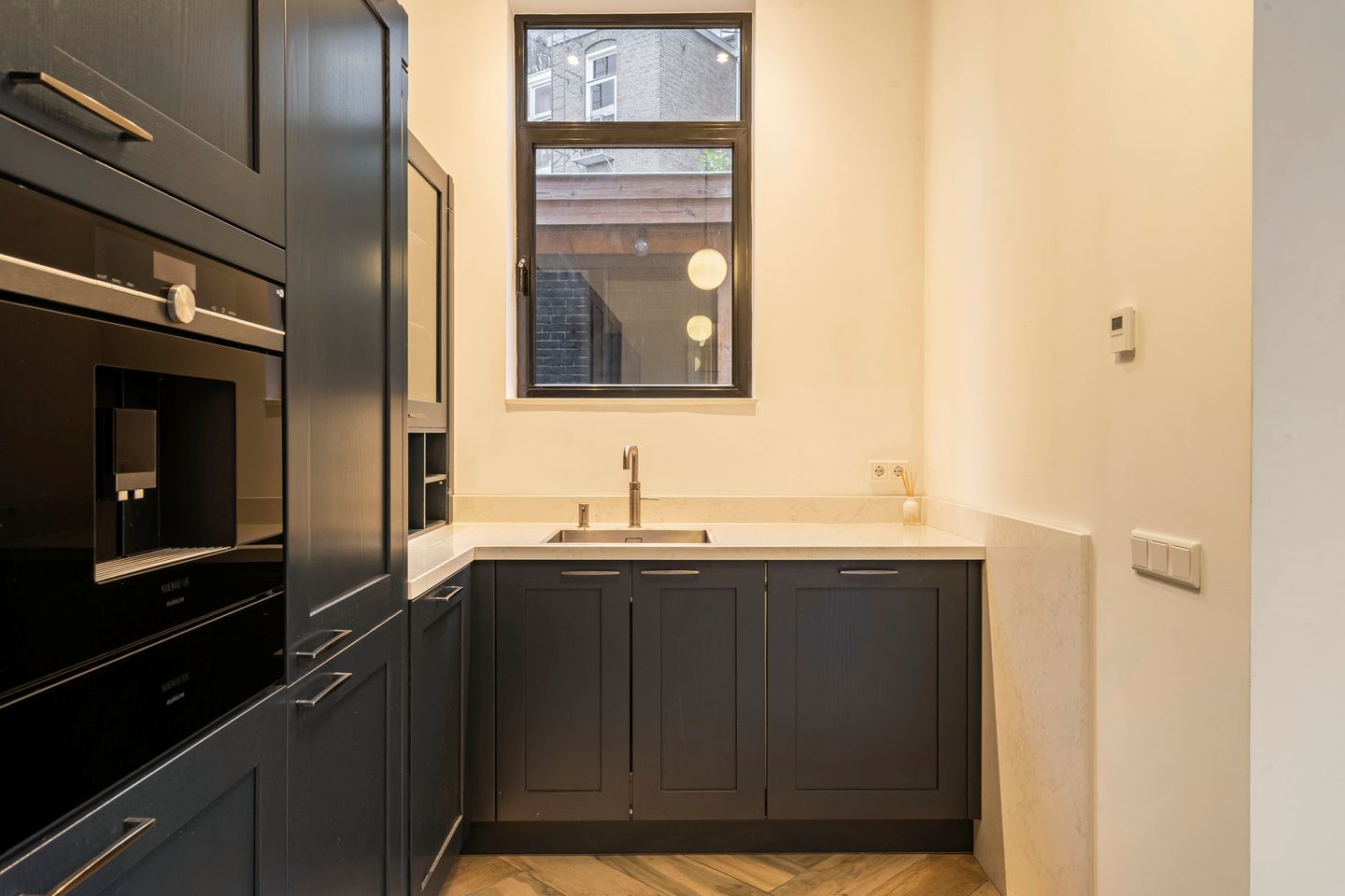 Foto 14 van Burgemeester Weertsstraat 63