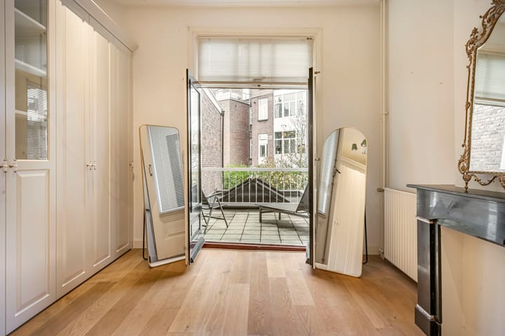 Photo 25 of Burgemeester Weertsstraat 63