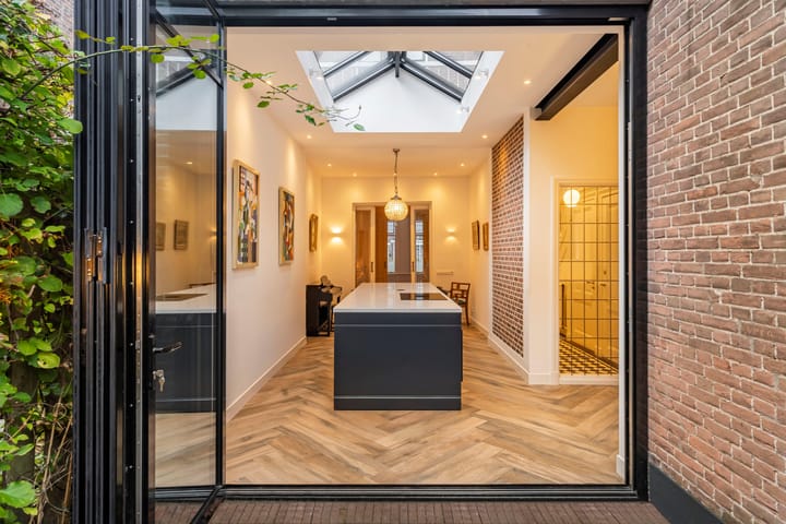 Photo 15 of Burgemeester Weertsstraat 63