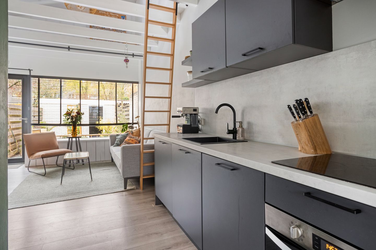 Photo 14 of Van Hallstraat 6