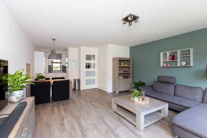 Photo 2 of Madelief 6