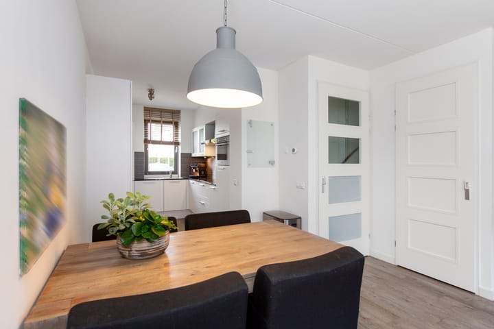 Photo 12 of Madelief 6