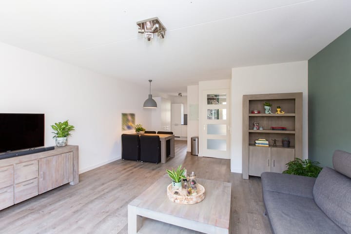 Photo 17 of Madelief 6