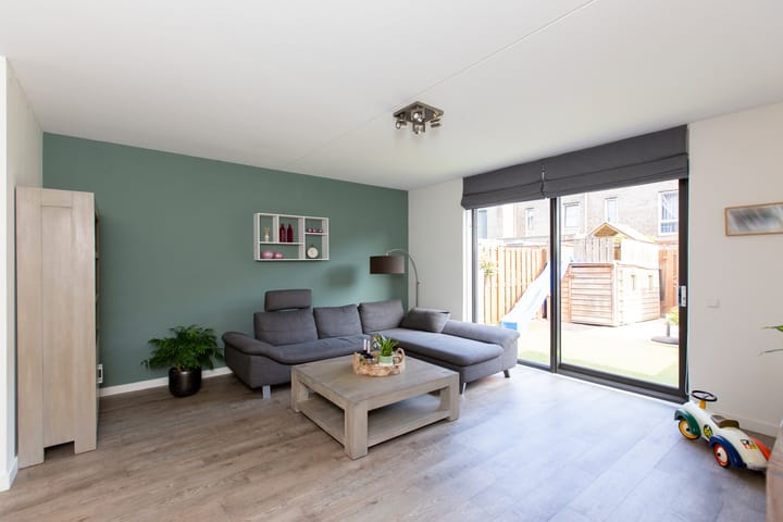 Photo 19 of Madelief 6