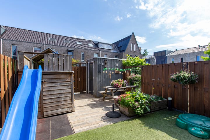 Photo 22 of Madelief 6