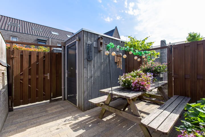 Photo 23 of Madelief 6