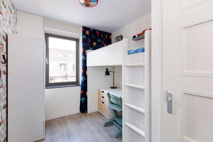 Photo 30 of Madelief 6