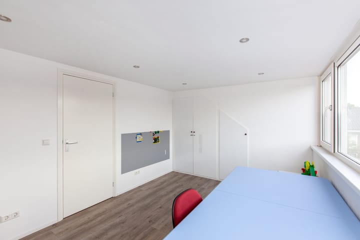 Photo 37 of Madelief 6