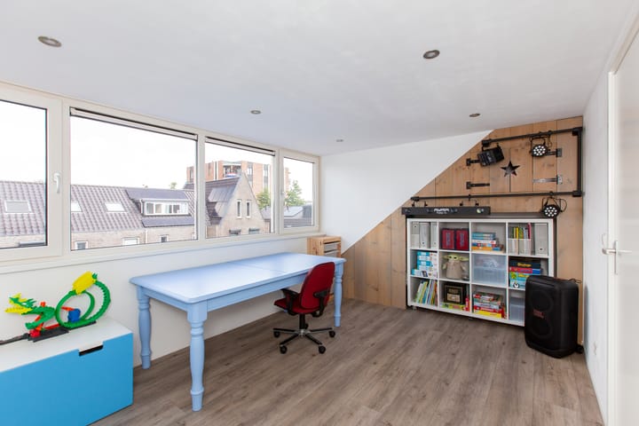 Photo 38 of Madelief 6