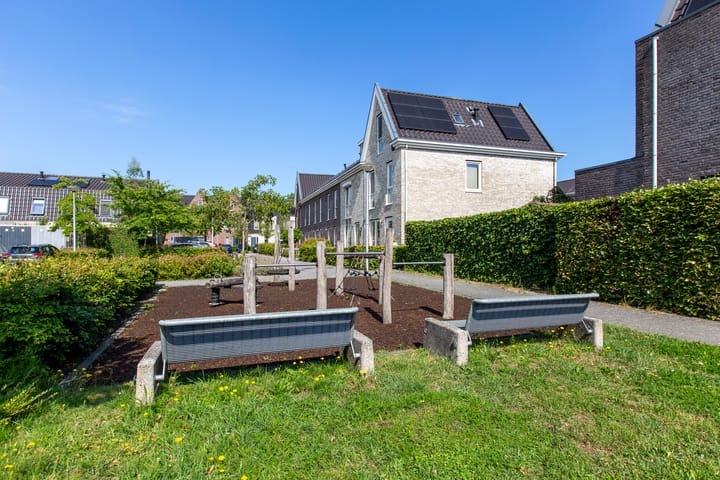 Photo 40 of Madelief 6