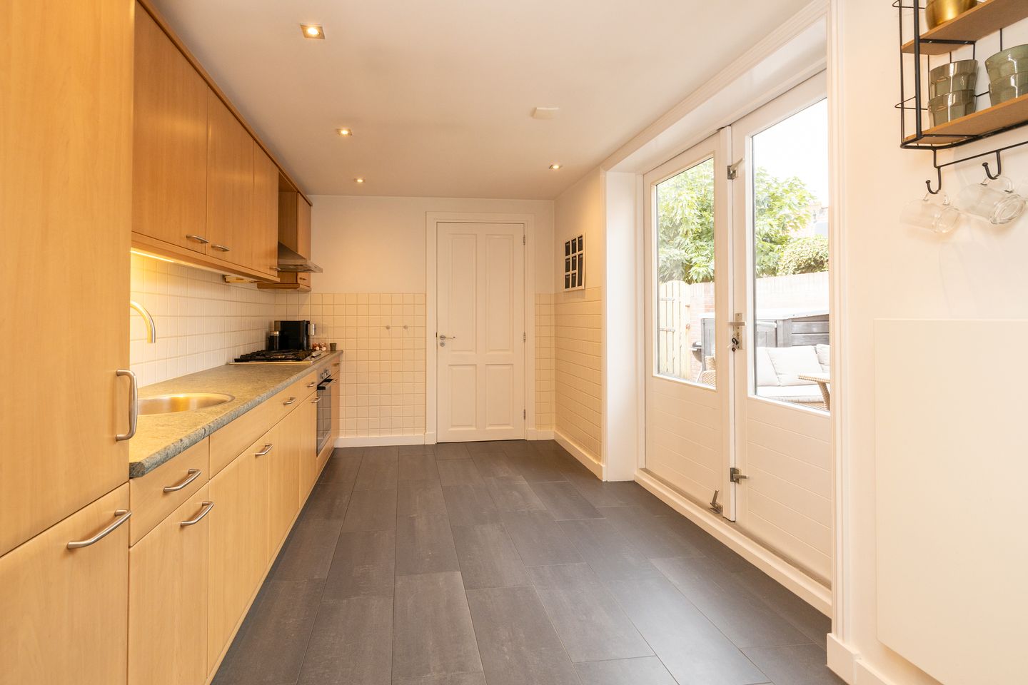 Foto 10 van IJmuiderstraat 35