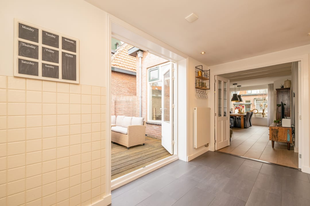 Foto 13 van IJmuiderstraat 35