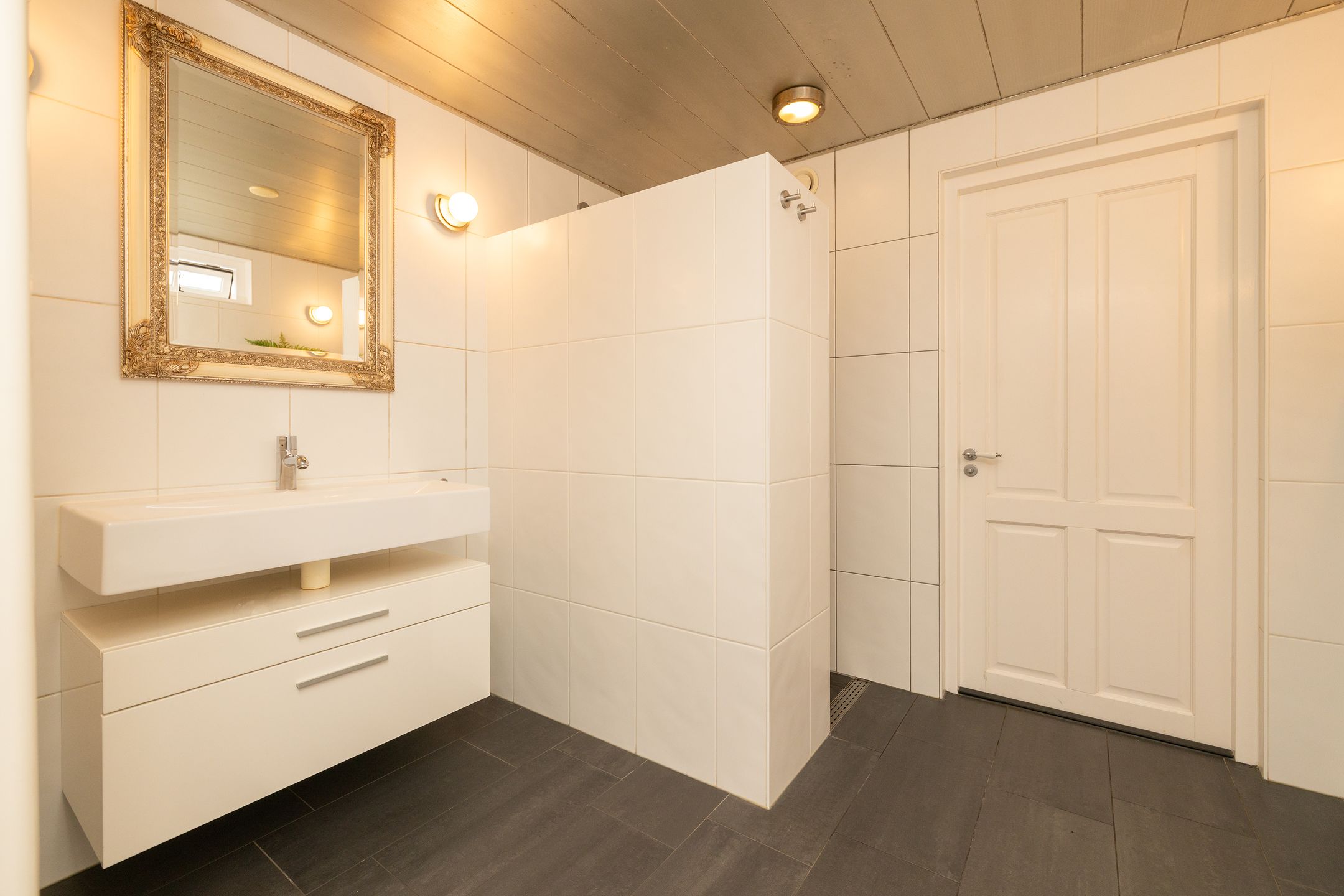 Foto 15 van IJmuiderstraat 35