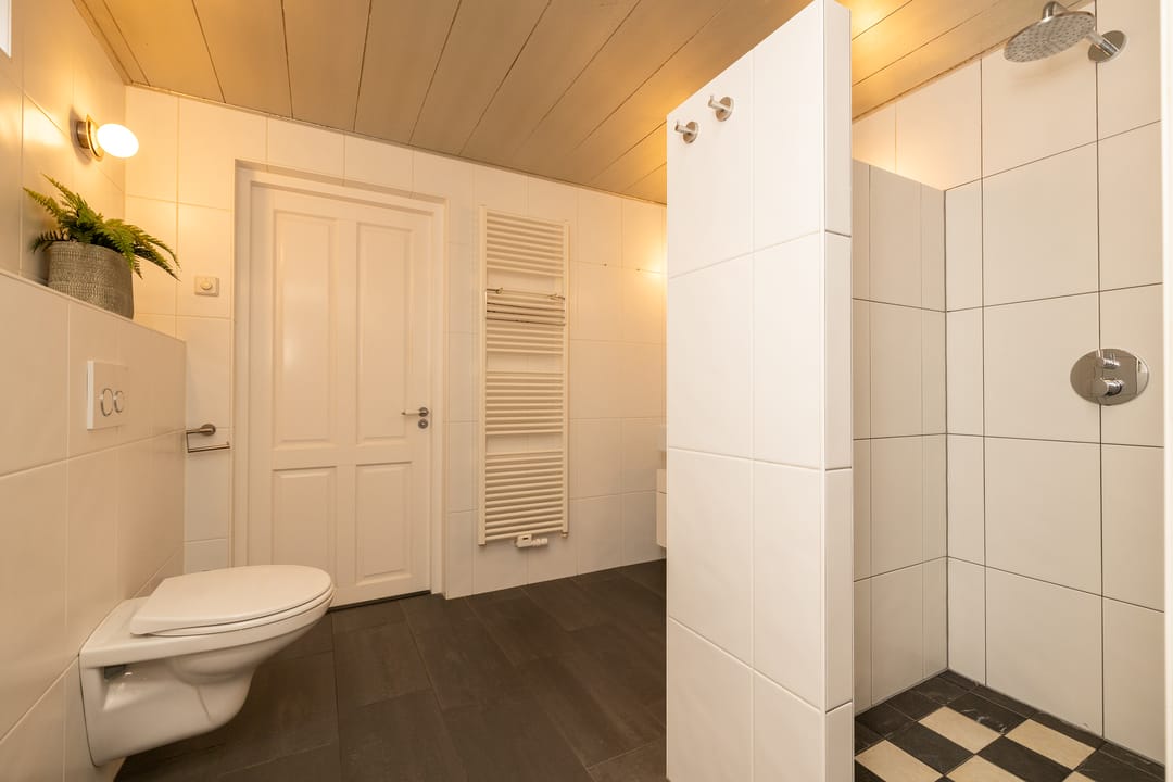 Foto 16 van IJmuiderstraat 35