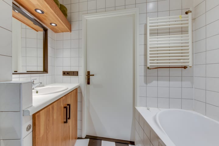 Photo 18 of Brugstraat 1