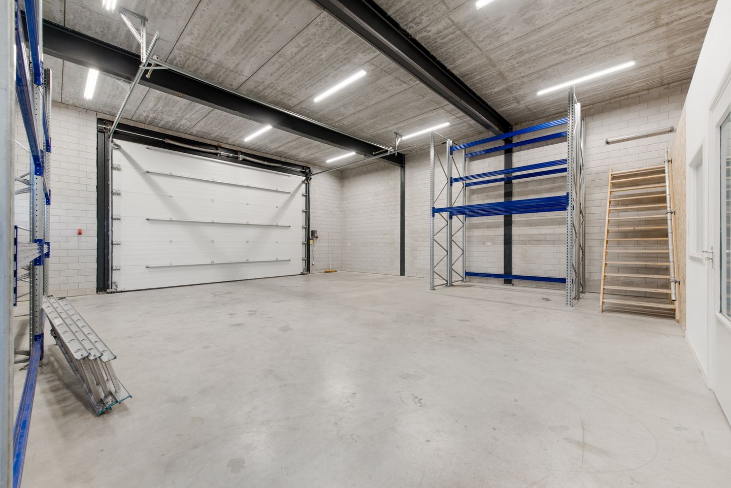 Bekijk foto 2 van Zwanenburgerdijk 328-A