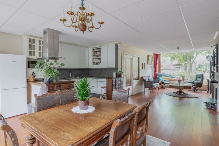 Foto 2 van H Roland Holststraat 11