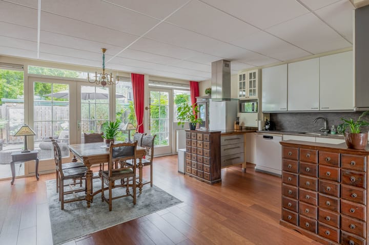 Foto 16 van H Roland Holststraat 11