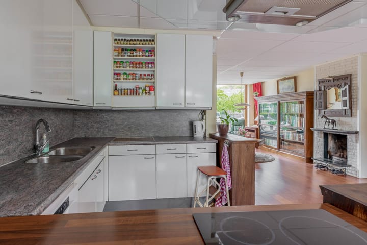 Foto 18 van H Roland Holststraat 11