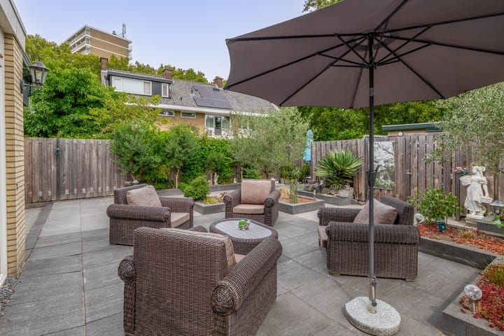 Foto 22 van H Roland Holststraat 11