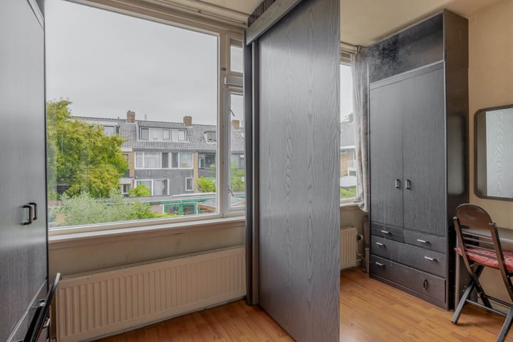 Foto 33 van H Roland Holststraat 11