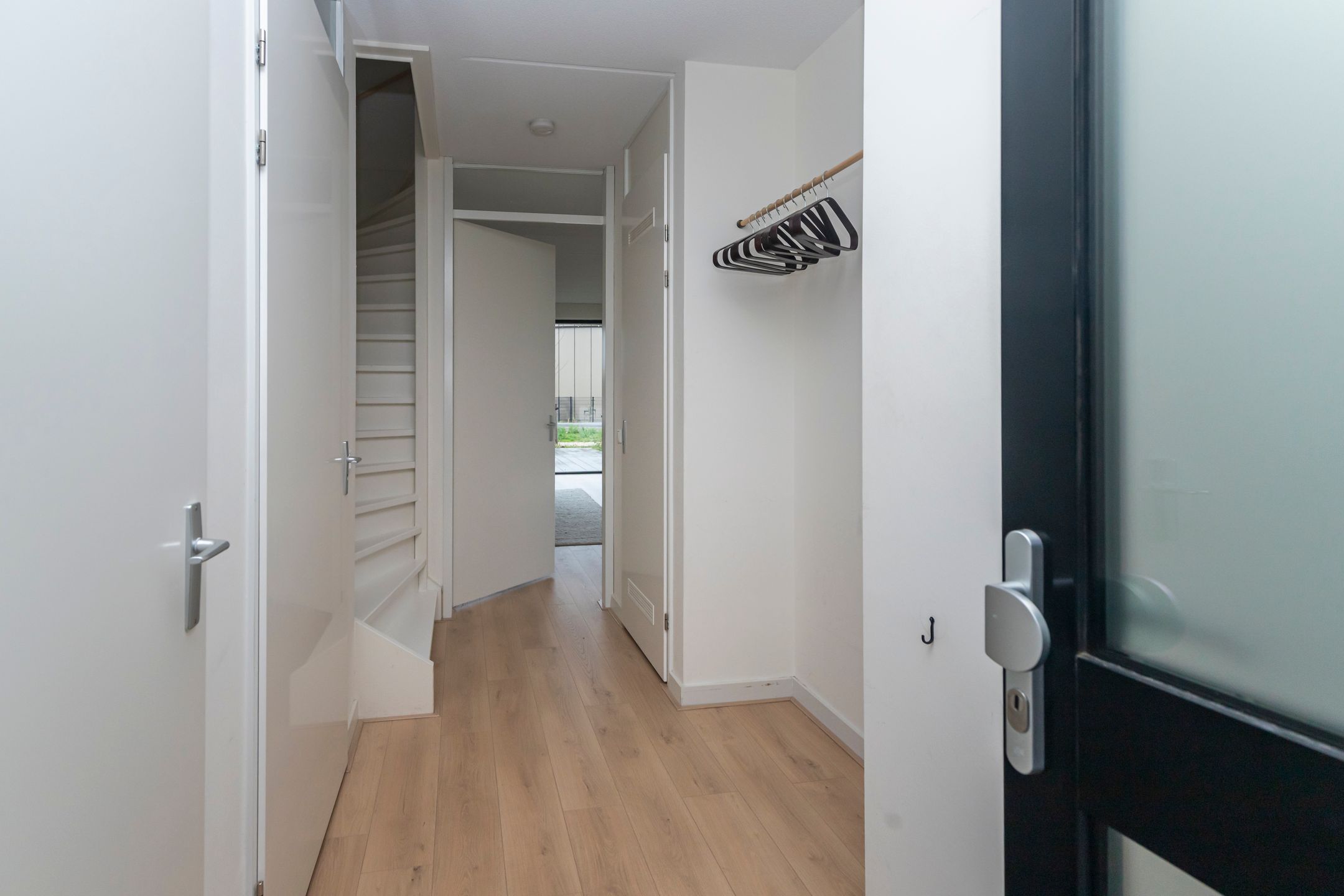 Photo 9 of Ellen Warmondhof 6