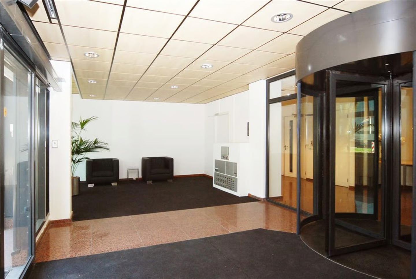 Bekijk foto 3 van Johan de Wittlaan 5