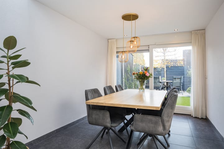 Photo 11 of van Loostraat 6