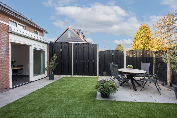 Photo 35 of van Loostraat 6