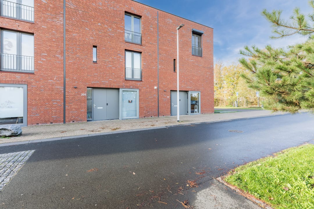 Photo 53 of Waterfront 311