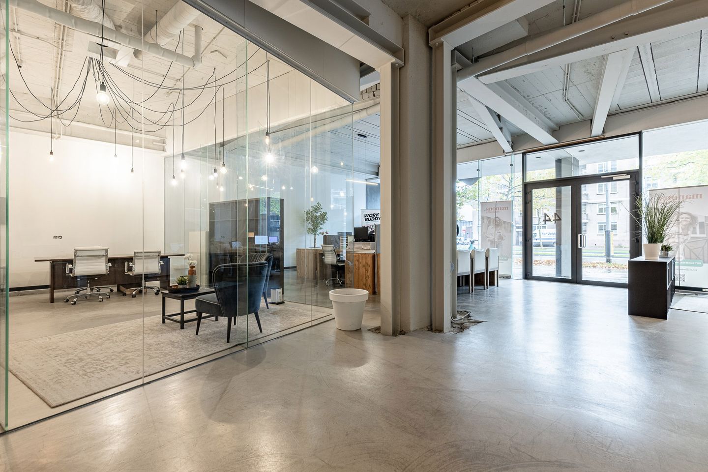 View photo 4 of Stratumsedijk 44