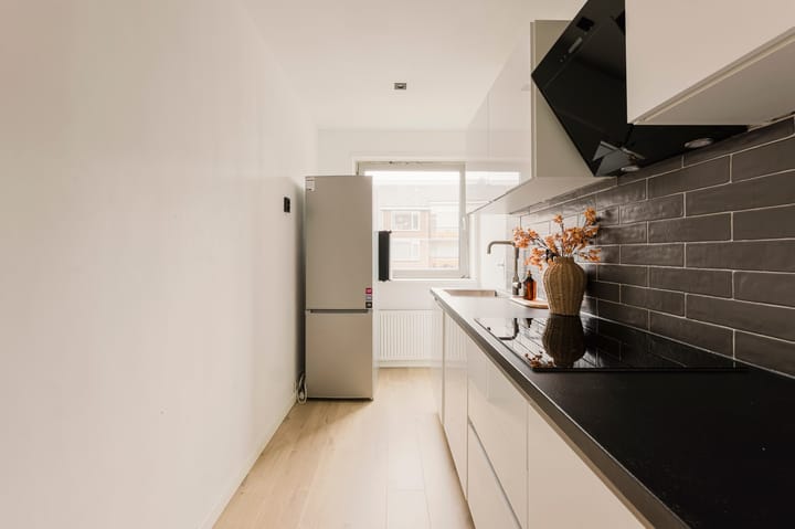 Photo 11 of Johan Ramaerstraat 11-2