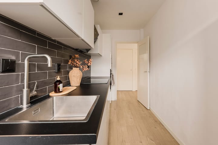 Photo 12 of Johan Ramaerstraat 11-2