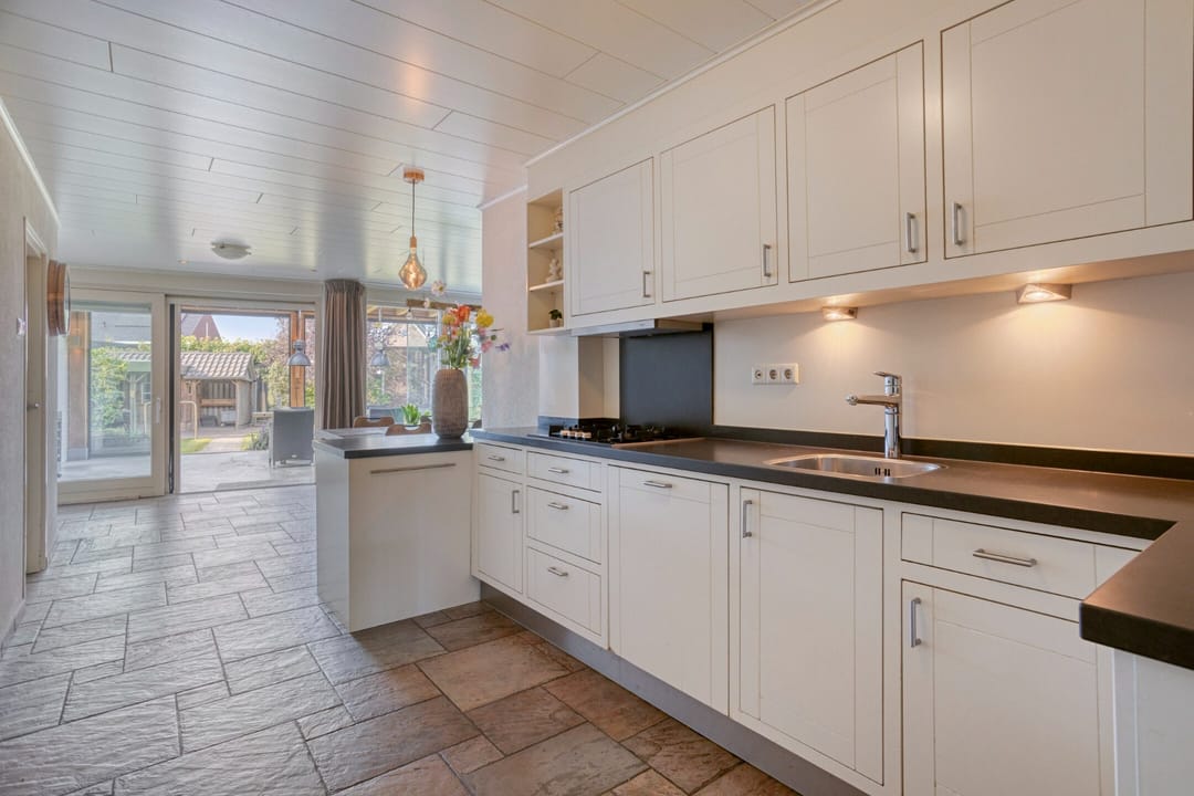 Photo 7 of Nieuwendijk 52