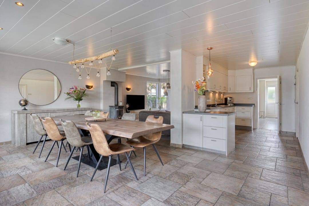 Photo 8 of Nieuwendijk 52