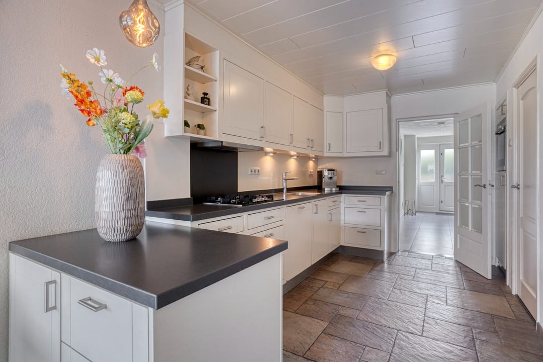 Photo 11 of Nieuwendijk 52