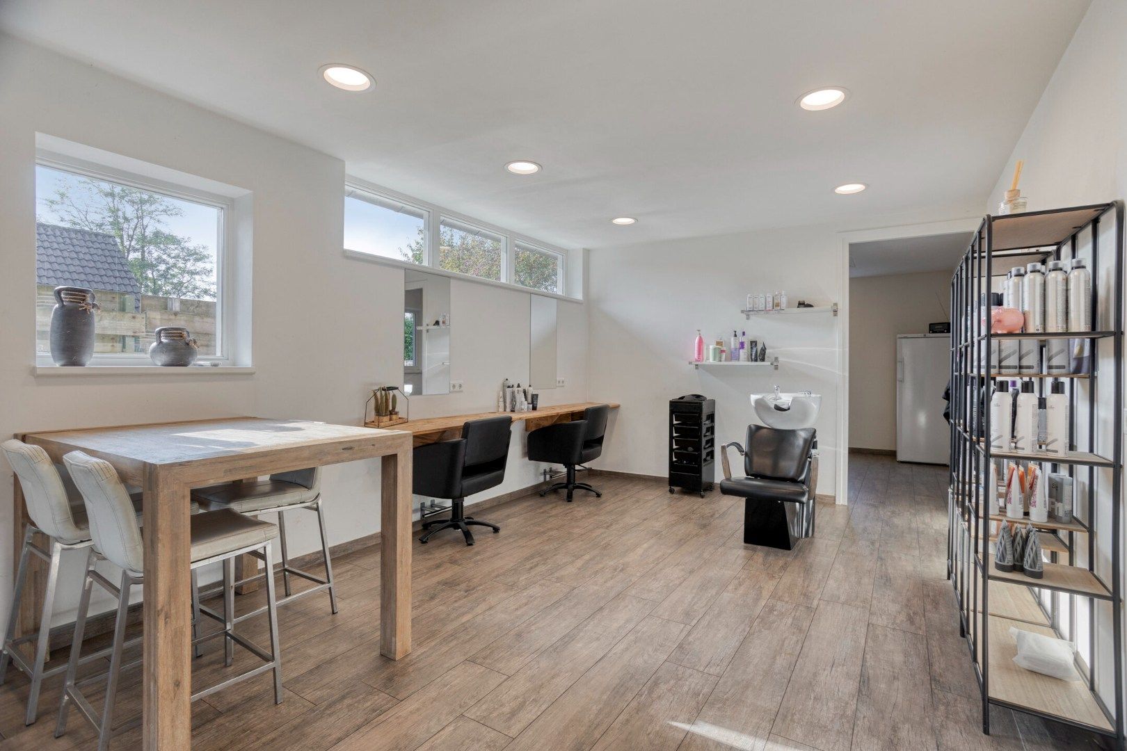 Photo 15 of Nieuwendijk 52